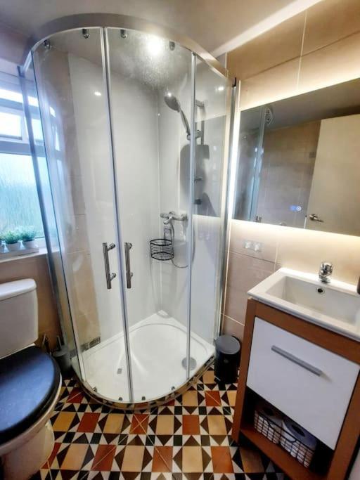 Alross Studio Flat / Private Bathroom ลอนดอน ภายนอก รูปภาพ