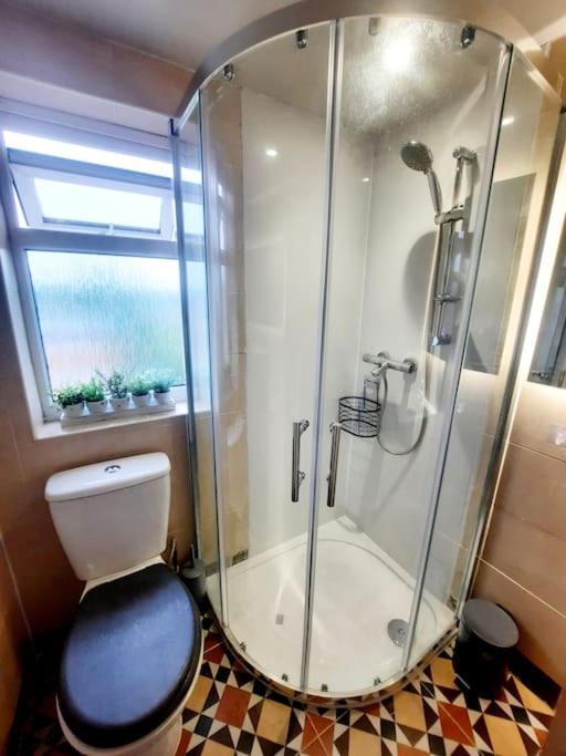 Alross Studio Flat / Private Bathroom ลอนดอน ภายนอก รูปภาพ
